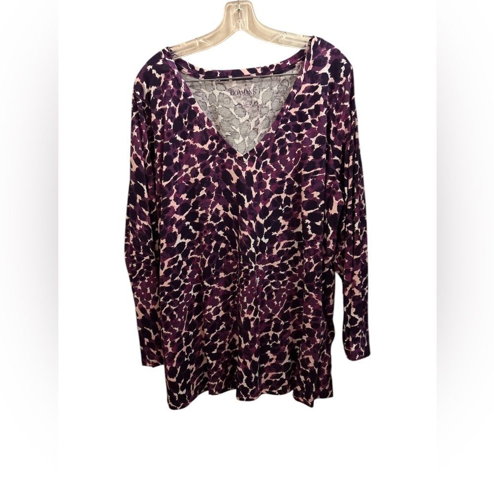 Roamen’s Women shirt. Colorful Purple, Black and White details. Size 18/20 L